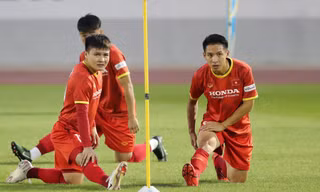 Nguyễn Quang Hải hoặc Đỗ Hùng Dũng có thể thay Quế Ngọc Hải đeo băng thủ quân đội tuyển Việt Nam? Ảnh: Anh Đoàn