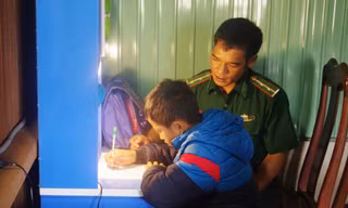 Những ông bố nuôi ở miền biên thùy