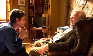 Anthony Hopkins và Olivia Colman vào vai cha và con gái trong The Father. Ảnh: Imdb