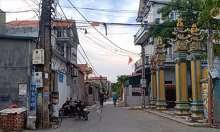 Thôn Núi Hiểu vắng lặng, người dân ở yên trong nhà để phòng chống dịch Ảnh: Nguyễn Thắng