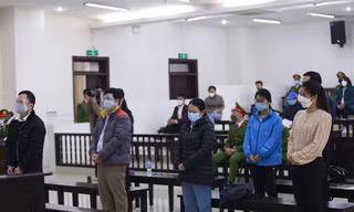 Nhóm bị cáo tại toà hôm 24/12