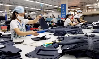Dệt may, da giày, chế biến gỗ... tiếp tục được dự báo đối mặt khó khăn trong nửa đầu năm 2023. Ảnh minh họa: Phạm Thanh