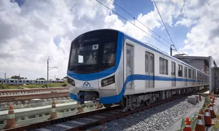 Đoàn tàu metro số 1 TPHCM. Ảnh: H.H