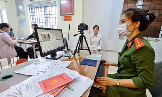 Công dân thực hiện thủ tục làm CCCD có thể mở tài khoản định danh điện tử