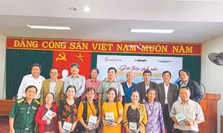 Các đại biểu chụp ảnh kỷ niệm