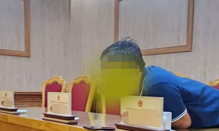 KSV chăm chú nghe đoạn ghi âm
