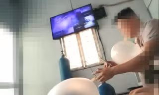 Hít bóng cười, người ra bã: Clip bóc trần đường dây buôn khí cười