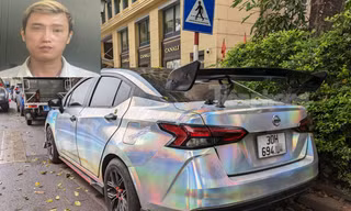Bắt khẩn cấp lái xe ô tô drift trước Nhà hát Lớn Hà Nội