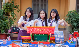 Teen THPT Nguyễn Thị Minh Khai trổ tài biểu diễn nghệ thuật truyền thống