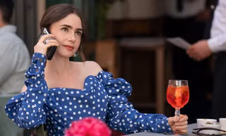 Khán giả mất kiên nhẫn với “Emily in Paris” mùa 4: Chê nhưng vẫn phải xem