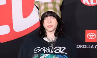 Billie Eilish tiết lộ sau khi nổi tiếng cuộc sống vẫn như cũ, ngoại trừ không có bạn