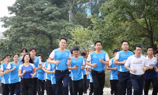 Hưởng ứng những bước chân vì cộng đồng xây nhà văn hóa tặng đồng bào Rơ Măm