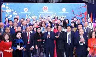 Thủ tướng và Phu nhân dự Chương trình Xuân Quê hương của người Việt tại Séc