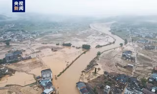 Trung Quốc đối mặt với thời tiết cực đoan: Miền Bắc hạn hán, miền Nam lũ lụt