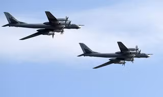 Hai máy bay ném bom chiến lược Tu-95MS Nga tuần tra trên biển Barents và biển Na Uy 