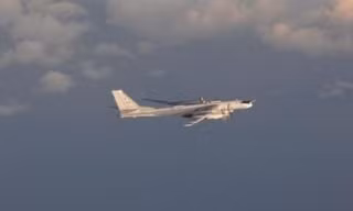 Tiêm kích tàng hình F-35 Na Uy áp sát nhóm máy bay ném bom Nga