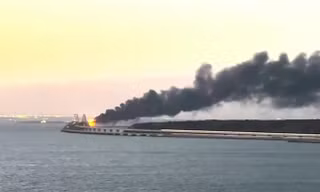 Nga tăng cường phòng thủ cầu Crimea bằng hệ thống tên lửa S-300, Pantsir-S1