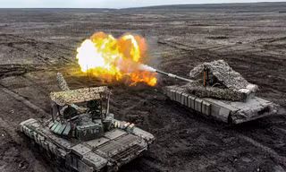 Xe tăng T-80 giúp Nga tiến vào khu vực Avdiivka