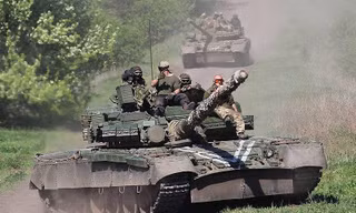 Tăng T-80BV của Nga đối đầu tăng T-64BV của Ukraine trong cuộc xung đột