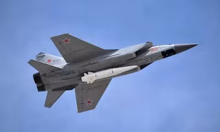 Nga dùng hàng loạt tên lửa Kinzhal tấn công mục tiêu quân sự Ukraine