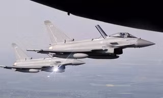 Tiêm kích Su-30 Nga chặn 3 máy bay Anh trên Biển Đen