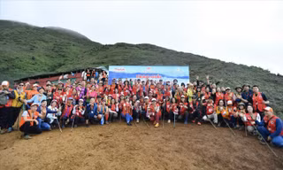 Gần 100 nhà báo chinh phục đỉnh Tà Chì Nhù cao 2.979m 