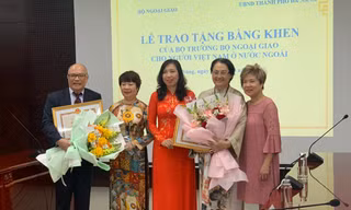 Trao bằng khen tặng kiều bào có đóng góp xuất sắc tại Đà Nẵng