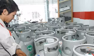 Nâng thuế, giá gas tăng trở lại