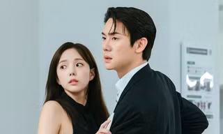 Đang gây 'sốt', bất ngờ 'When The Phone Rings' gặp ngay 'phốt'