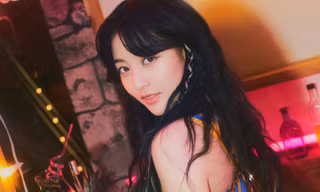 Jihyo của TWICE úp mở về việc ra mắt với một nhóm nhạc khác
