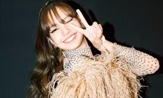 Trước giờ diễn vài tiếng, Lisa (BLACK PINK) bất ngờ nhận được tin 'hot'
