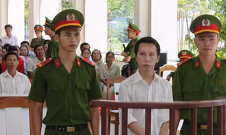 Phú tại phiên tòa xét xử sơ thẩm vụ án giết người. Ảnh Nguyễn Huy