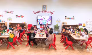 Nhiều trường có lồng ghép lì xì đầu năm mới cho các học sinh phấn khởi
