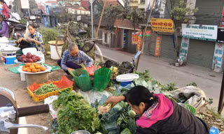 Giá rau xanh rớt giá so với trước Tết. Ảnh: Đ.H