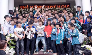 Điểm nhấn giáo dục: Gà 'thối' vào trường, phạt trẻ ăn thạch trong nhà vệ sinh