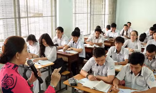 TS Hoàng Ngọc Vinh cảnh báo tình trạng giáo viên thất nghiệp.