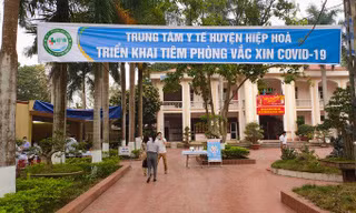 F0 trèo tường trốn khỏi Bệnh viện dã chiến ở Bắc Giang