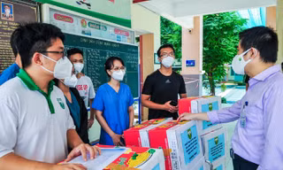 Sinh viên trường ĐH Y khoa Phạm Ngọc Thạch được đăng ký tiêm vắc xin để đi thực hành
