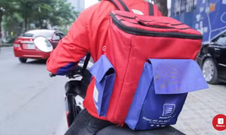 Một dịch vụ giao hàng hoạt động trở lại tại Hà Nội