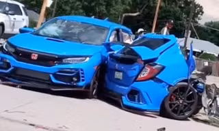 Honda Civic gãy đôi sau tai nạn