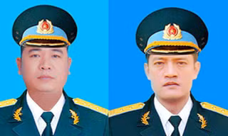Hai phi công Khuất Mạnh Trí (ảnh phải) và Phạm Giang Nam được truy thăng quân hàm.
