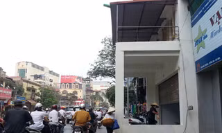 Xây nhà trên... vỉa hè, lòng đường