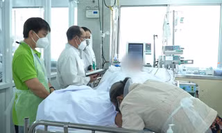 Phút giây người mẹ vĩnh biệt con trai.