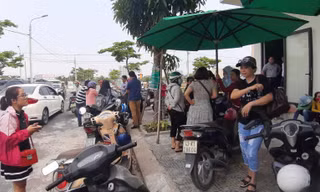 VIDEO: Hàng trăm người kéo đến dự án bất động sản ở Quảng Nam đòi sổ đỏ