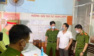Công an TP Đà Nẵng thực hiện lệnh bắt giam đối với ông Phạm Thanh (Thanh đeo) vào tối ngày 4/9. 