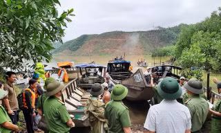 Đang tiếp cận thủy điện Rào Trăng 4 để qua Rào Trăng 3 kiếm tìm 16 công nhân mất tích