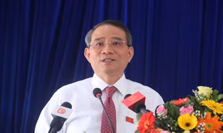 Bí thư Thành ủy Đà Nẵng Trương Quang Nghĩa tại buổi tiếp xúc cử tri quận Ngũ Hành Sơn. Ảnh: Nguyễn Thành