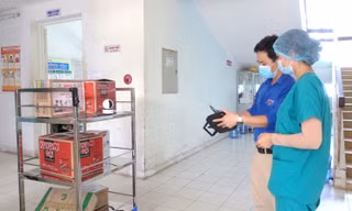 'Robot vận chuyển' phục vụ bệnh nhân trong khu cách ly