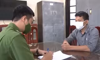 Một trong các đối tượng cá độ bóng đá vừa bị Phòng Hình sự, Công an tỉnh Hà Nam bắt và khởi tố. Ảnh: Hoàng Long