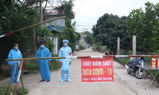 Dịch COVID-19 bùng phát tại Hà Nam khiến hơn 9.000 người dân bị cách ly y tế - Ảnh: Hoàng Long